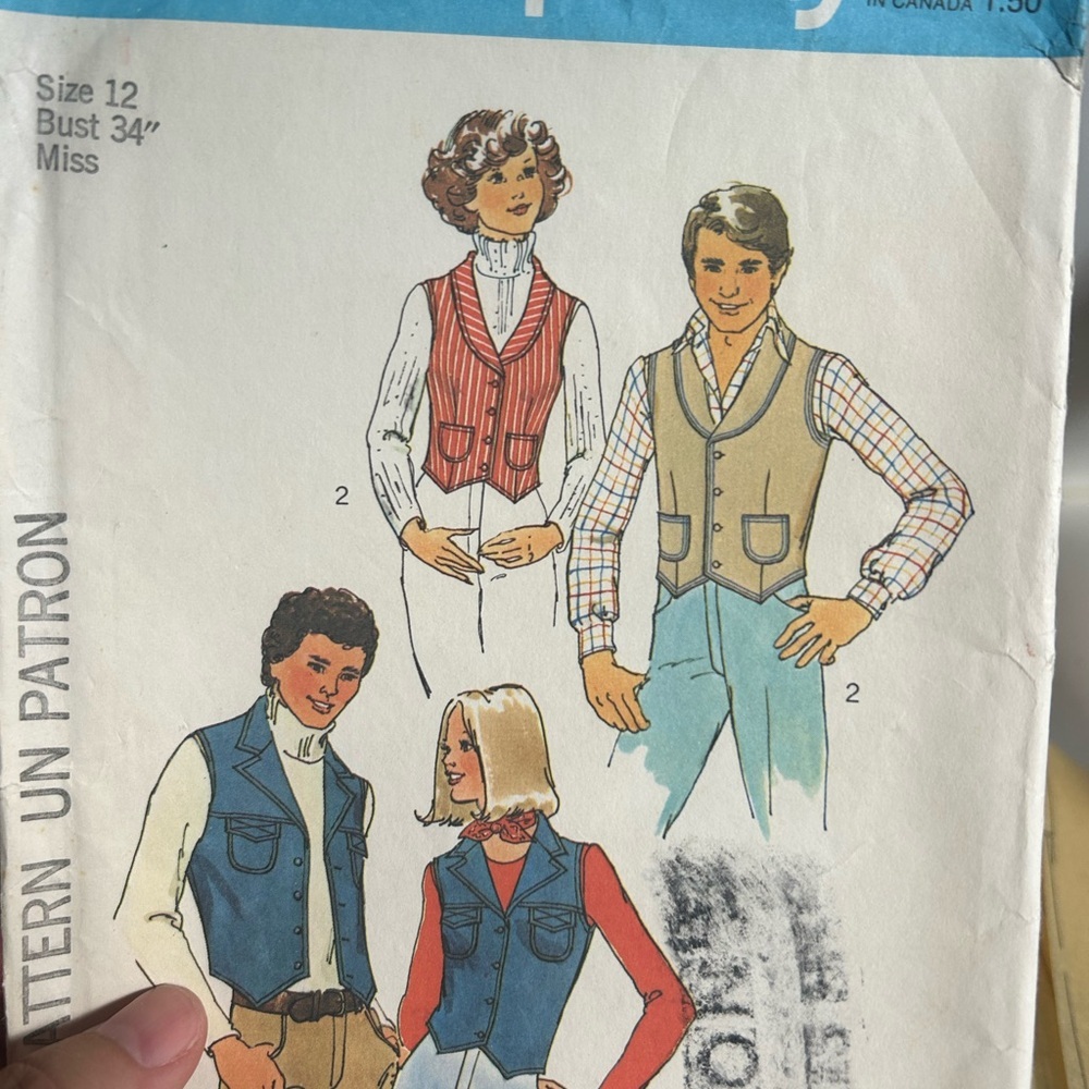 5/$25 Men's Blue Denim Vest size medium Simplicity 7285 🪡